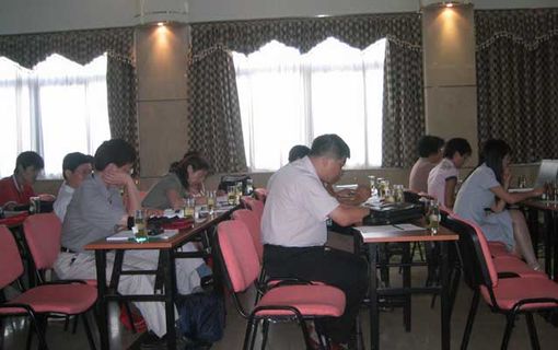“十一五”中國制造業(yè)信息化技術(shù)及其標準化發(fā)展研討會暨2004年全國工業(yè)自動化系統(tǒng)與集成標準化技術(shù)委員會年會及工業(yè)機器人標準劃分技術(shù)委員會換屆會，各參會人員聽取演講人員的報告，吸取經(jīng)驗